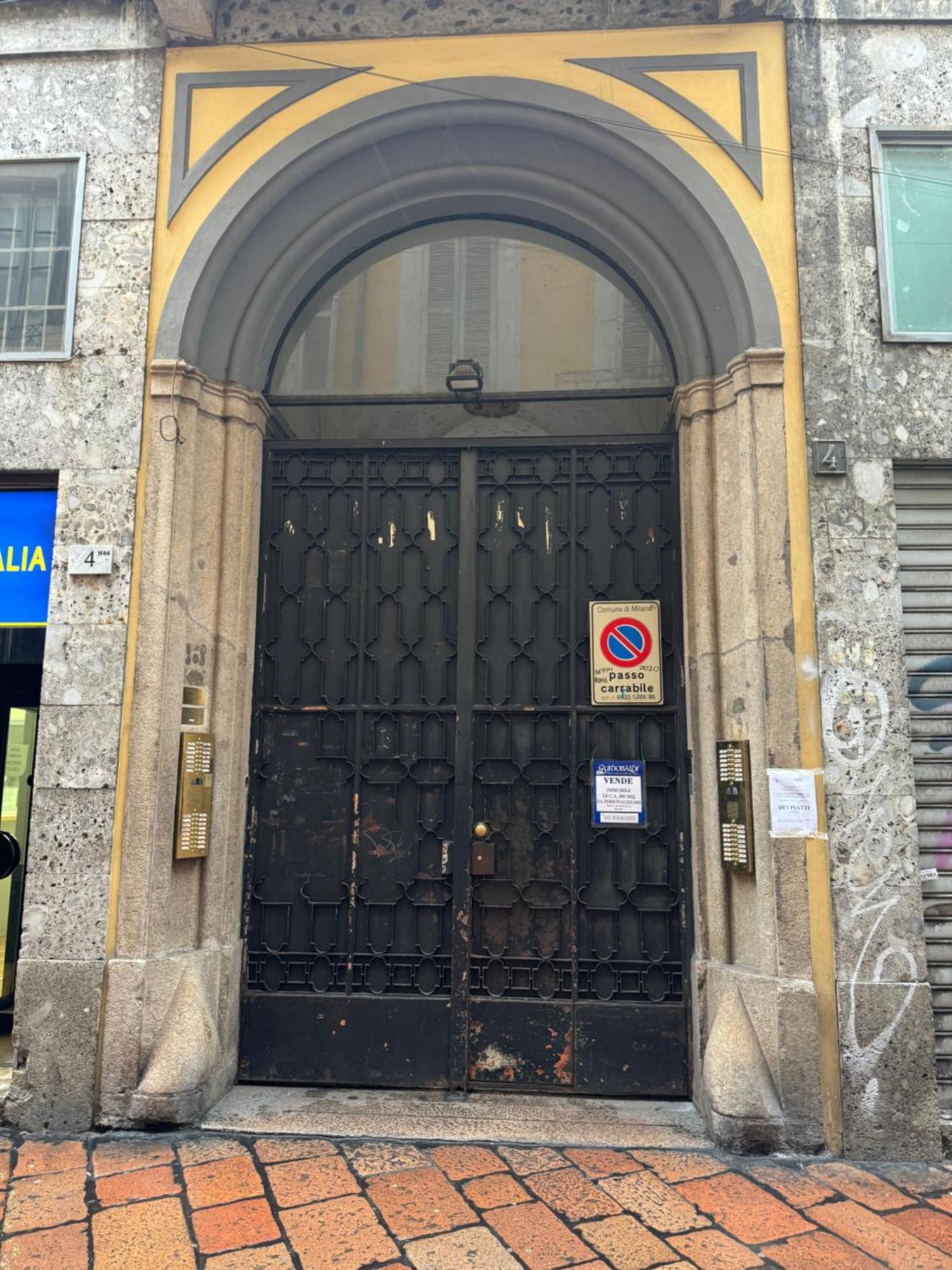 Free 30 Minutes Preemptive Cognitive Disconnect Therapy Price Location Real Duomo Palace Mini Suite Milan Exterior photo