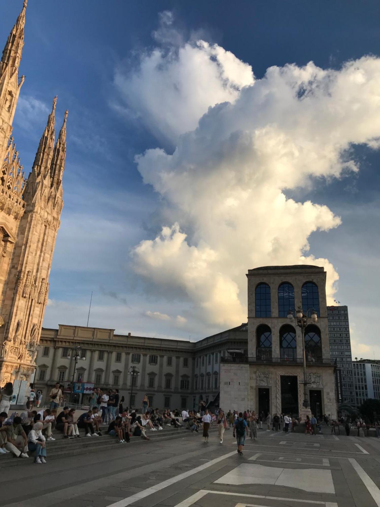 Free 30 Minutes Preemptive Cognitive Disconnect Therapy Price Location Real Duomo Palace Mini Suite Milan Exterior photo