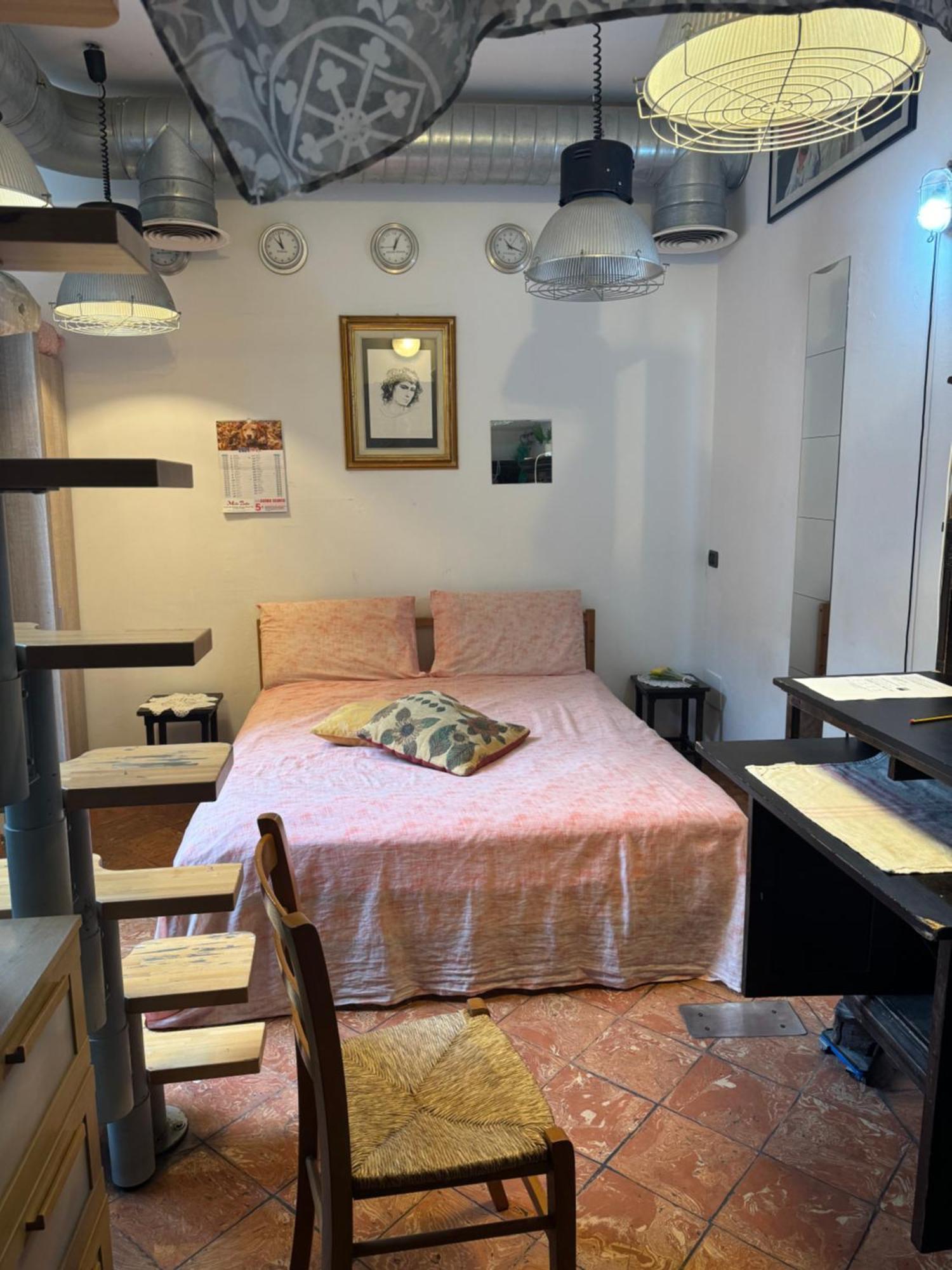 Free 30 Minutes Preemptive Cognitive Disconnect Therapy Price Location Real Duomo Palace Mini Suite Milan Exterior photo